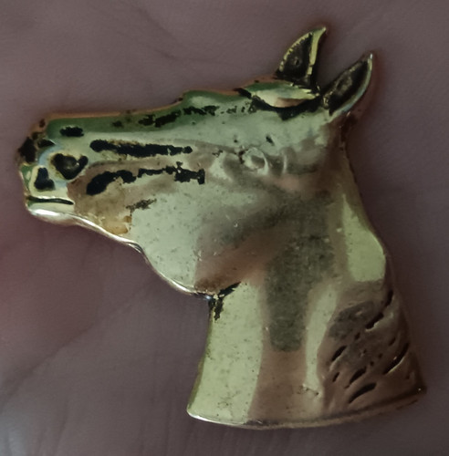 Gold tone horse head - head, brooch