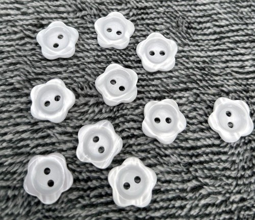 White flower baby buttons - white,