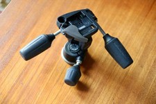 Manfrotto 804RC2 3-Way Pan/Tilt Tripod Head – RC2 Quick Release, Italy