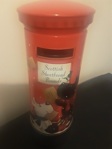 Red post box biscuit - post,