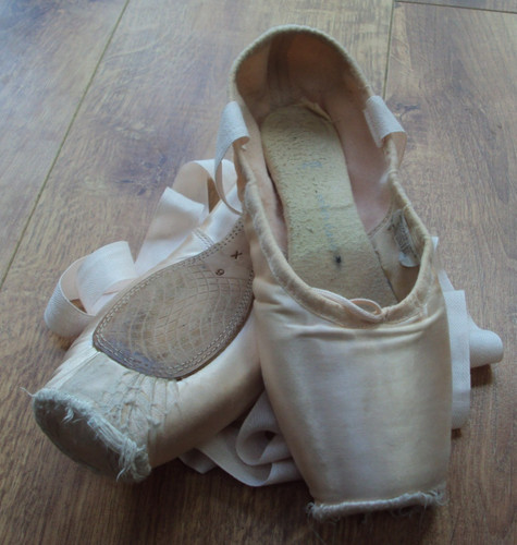 Pointe shoes timeworn pink - pointe,