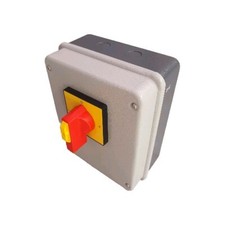 Europa 32A 4 Pole Enclosed Manual Changeover Switch IP54 LBC324PSTB