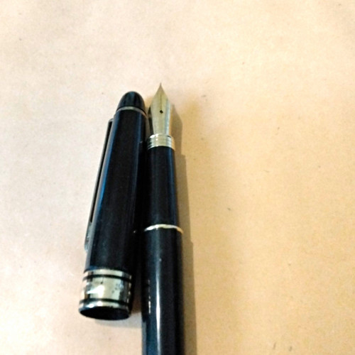 Black fountain pen - black,