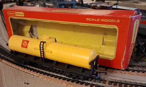 Hornby shell oil tanker - oil,