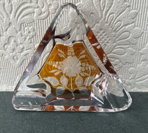 Unusual triangular polish - triangular,