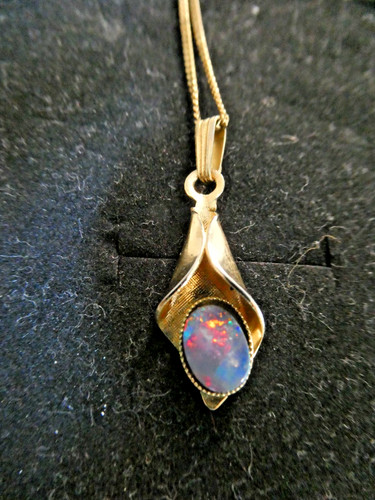 Goldtone opal pendent and - goldtone, /opal