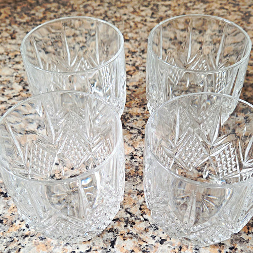 Clear cut glass whisky - cut,