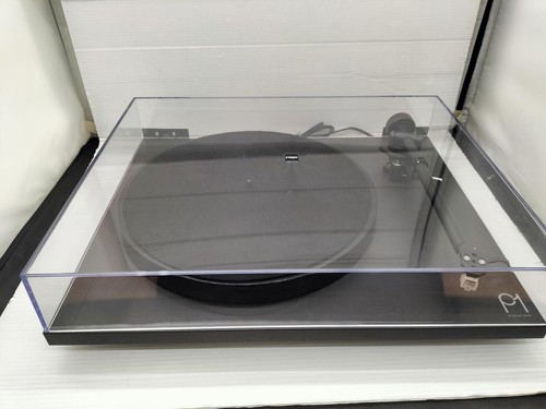 Rega record player - player, p1