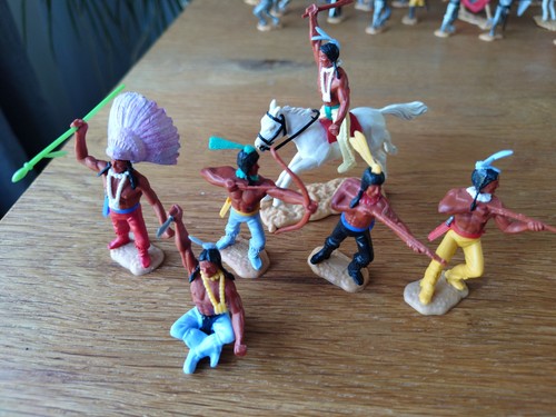 Timpo red indians - red,