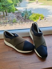 Oki Kutsu Trendy & Modern Khaki, Black ladies Trainers . Size UK 6 EU 39