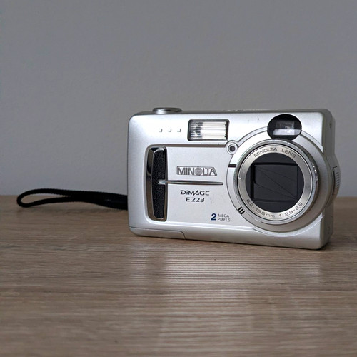 Minolta dimage e223 - minolta,