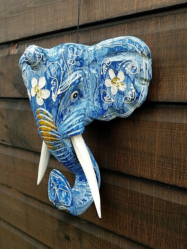 Stunning hand carved elephant - stunning,
