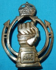 WW2 ROYAL ARMOURED CORPS REGIMENT BRITISH MILITARY CAP BADGE WORLD WAR II 2 LUGS