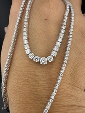 9k White Gold 5.49ct Graduated