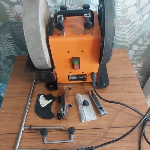 Triton wetstone sharpener - sharpener, tool