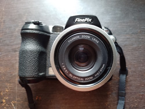 Fujifilm finepix s5500 0mp - fujifilm,