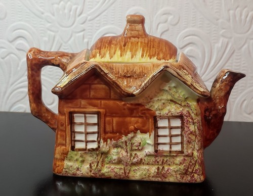Olde cottage ceramic - ye,