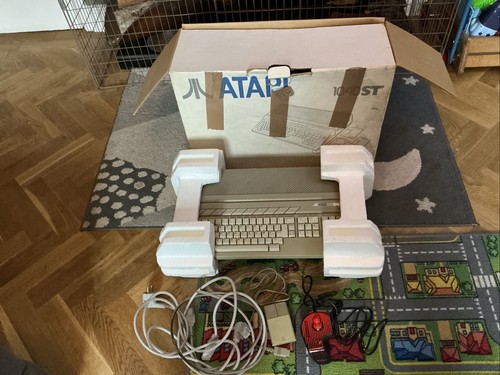 Atari 1040stf computer - atari,