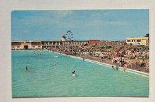 SWIMMING POOL SKEGNESS. UNUSED POSTCARD BY A. J. HOWARD. 1960/70s.