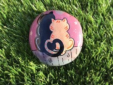 HAND PAINTED PEBBLE STONE CUTE CUDDLING CATS KITTENS GIFT GARDEN DECORATION 