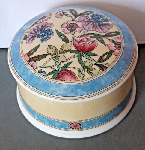 Wedgewood trinket pot - wedgewood, with