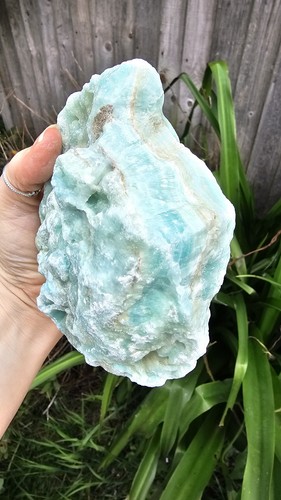 Large smithsonite - x,