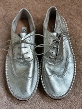 Clarks Damara Rose Moccasin Brogues shoes Size UK 7 D Metallic Silver Leather