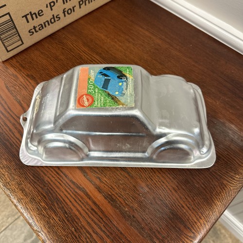Wilton cruiser car cake - 3-d,