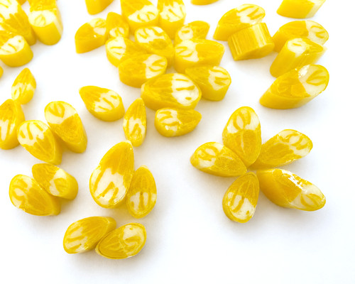 50g yellow streaky opal - 50g, petal