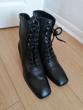 MIISTA BLACK LEATHER LACE UP BOOTS. SIZE 8 (41)..
