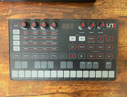 Multimedia uno synth - ik,