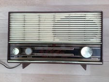 PYE R33 Bakelite long & medium wave radio.