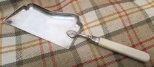 Table crumb scoop Martin Hall