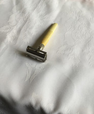 wet shave razor. retro from 1970s. good useable condition or display in barbers