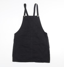 Add a touch of effortless cool to your everyday wardrobe with this classic black