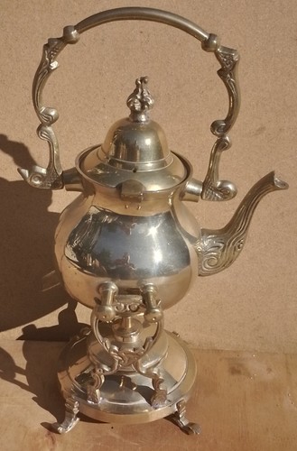 Vintage old antique brass tea - old,