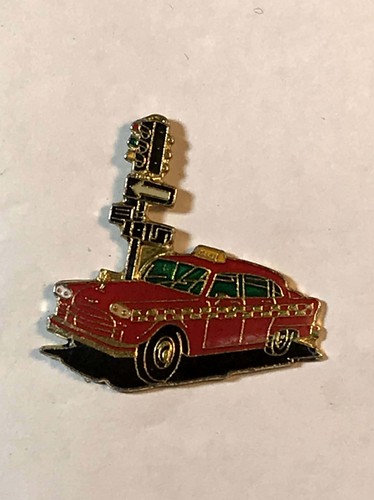 Pin car gold red old - -,