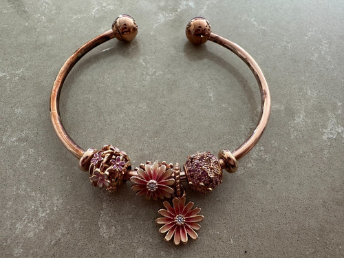 Pandora rose gold - flower, open