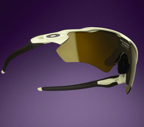 Oakley pas normal - oakley,