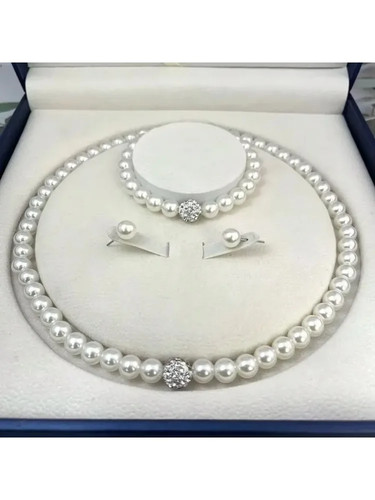 Round white freshwater pearl - white,