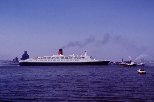 1990 qe2 liverpool shipping - qe2,