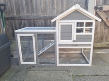 Rabbit hutch only 3 weeks old