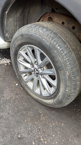 Mitsubishi l200 genuine - l200,