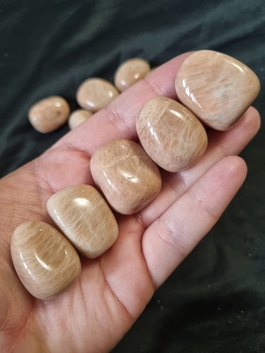 Pink moonstone tumblestone - pink,