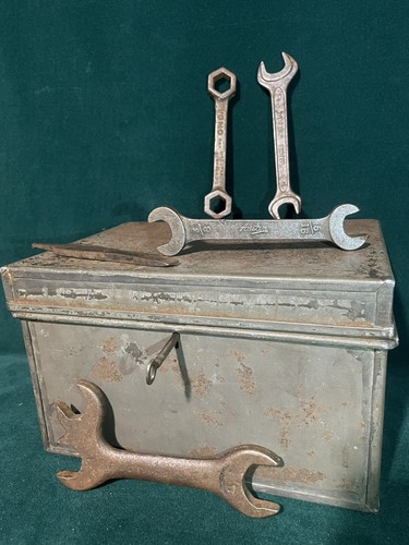 Vintage metal deed - metal, box