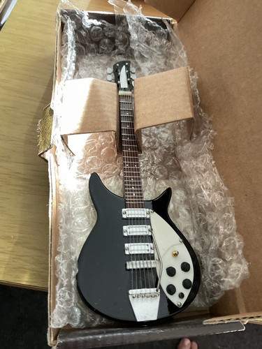 John lennon rickenbacker - john,