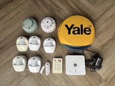 Yale Wireless Alarm Kit with Smart Hub 2.0 Smart Home Security & Smoke Detectors