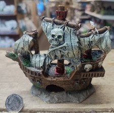 Small Sunken Skull Pirate Ship