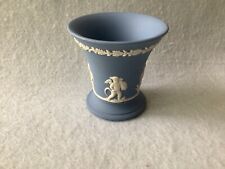 WEDGEWOOD JASPERWARE SMALL TRUMPET VASE IN EXCELLENT CONDITION