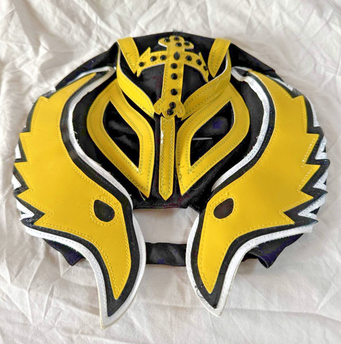 Official wwe rey mysterio - official,